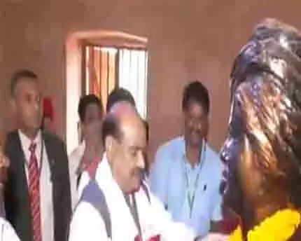 बिरसा मुंडा ने आदिवासियों की ज़मीन और जंगल के लिए लंबी लड़ाई लड़ी: लोकसभा अध्यक्ष Om Birla बिरसा मुंडा ने आदिवासियों की ज़मीन और जंगल के लिए लंबी लड़ाई लड़ी: लोकसभा अध्यक्ष Om Birla
