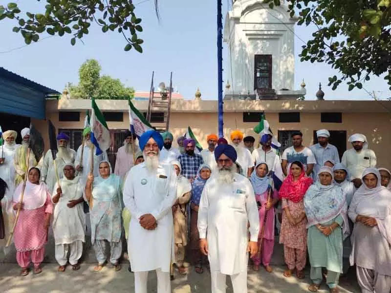 किसानों की धमकी के बाद आप ने Tarn Taran के गांवों में कार्यक्रम रद्द किए किसानों की धमकी के बाद आप ने Tarn Taran के गांवों में कार्यक्रम रद्द किए