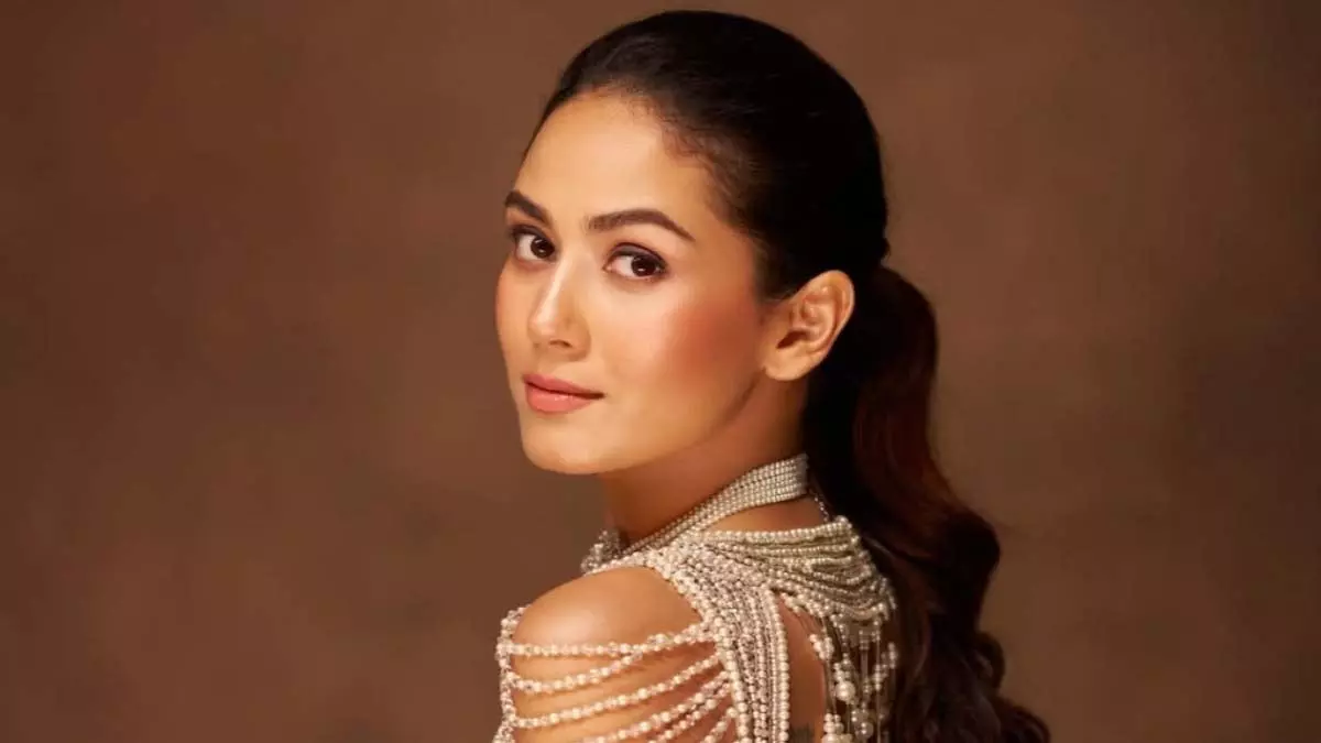 प्राकृतिक चमक के लिए Mira Rajput की आसान 5-चरणीय फेशियल मसाज रूटीन प्राकृतिक चमक के लिए Mira Rajput की आसान 5-चरणीय फेशियल मसाज रूटीन