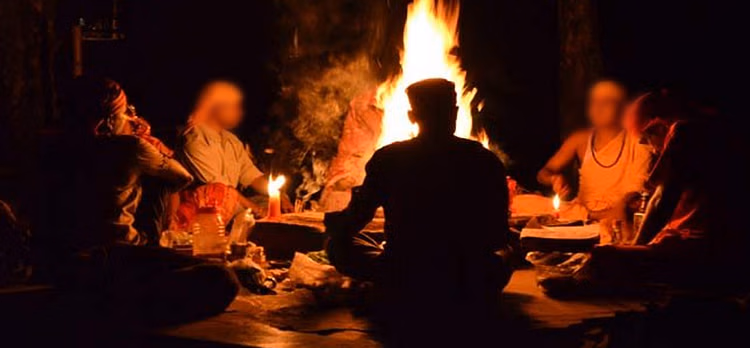 Lakhimpur में तांत्रिक ने झाड़-फूंक से फंसाकर महिला को अपने साथ भगाया Lakhimpur में तांत्रिक ने झाड़-फूंक से फंसाकर महिला को अपने साथ भगाया