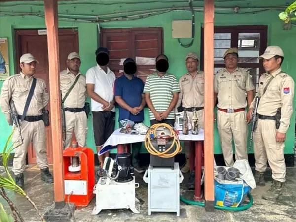 मणिपुर सुरक्षा बलों ने राज्यव्यापी कार्रवाई में KCP कैडर को किया गिरफ्तार मणिपुर सुरक्षा बलों ने राज्यव्यापी कार्रवाई में KCP कैडर को किया गिरफ्तार