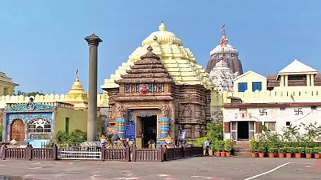 श्रीमंदिर में महिला श्रद्धालुओं के लिए पिंक हेल्प डेस्क श्रीमंदिर में महिला श्रद्धालुओं के लिए पिंक हेल्प डेस्क
