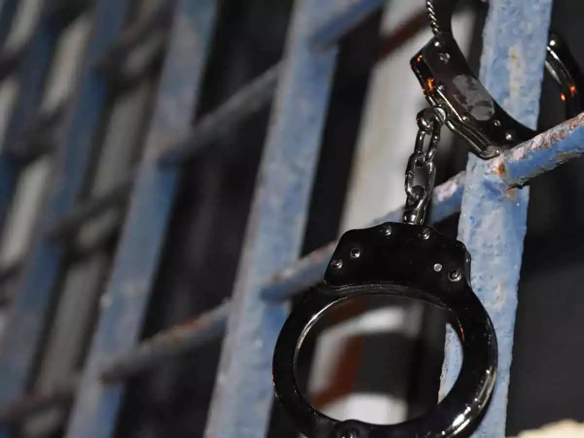 Hyderabad: ऑनलाइन नौकरी घोटाले में महिला को 8 लाख रुपये से अधिक का नुकसान, 4 गिरफ्तार Hyderabad: ऑनलाइन नौकरी घोटाले में महिला को 8 लाख रुपये से अधिक का नुकसान, 4 गिरफ्तार