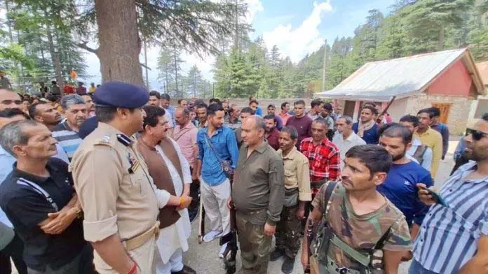 SSP डोडा ने सुरक्षा व्यवस्था मजबूत करने के लिए भद्रवाह के दूरदराज इलाकों का दौरा किया SSP डोडा ने सुरक्षा व्यवस्था मजबूत करने के लिए भद्रवाह के दूरदराज इलाकों का दौरा किया