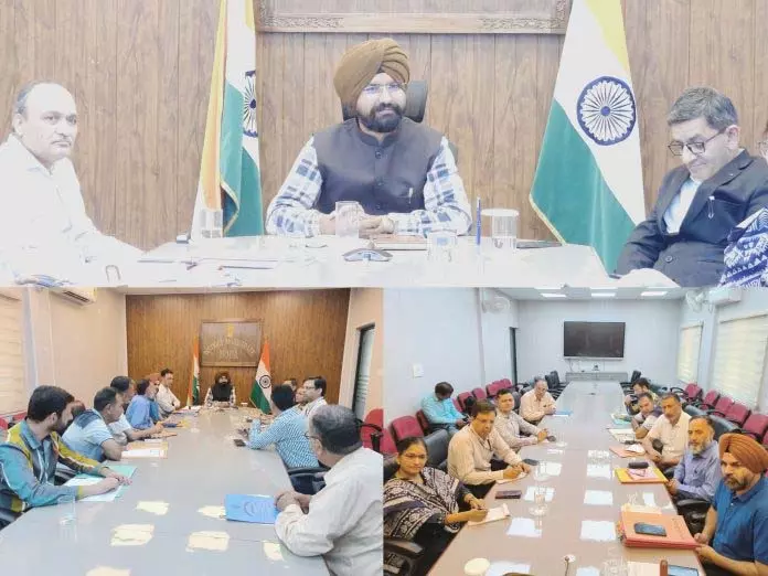 CSIR-IIIM ने डोडा में सुगंधित खेती को बढ़ावा देने के लिए पूर्ण तकनीकी सहायता देने की प्रतिबद्धता जताई CSIR-IIIM ने डोडा में सुगंधित खेती को बढ़ावा देने के लिए पूर्ण तकनीकी सहायता देने की प्रतिबद्धता जताई