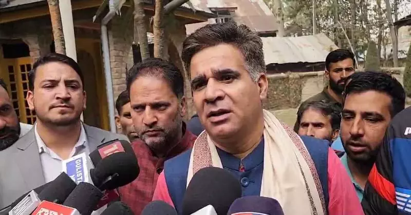 उम्मीद है राहुल राजनीति नहीं करेंगे: Ravinder Raina उम्मीद है राहुल राजनीति नहीं करेंगे: Ravinder Raina