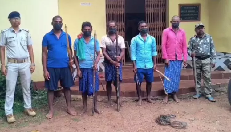 Balasore में छह शिकारी गिरफ्तार, सबुजा बाहिनी सदस्य पर हमला Balasore में छह शिकारी गिरफ्तार, सबुजा बाहिनी सदस्य पर हमला