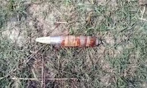 Punjab: खेत में मिला मोर्टार बम, इलाके में दहशत Punjab: खेत में मिला मोर्टार बम, इलाके में दहशत