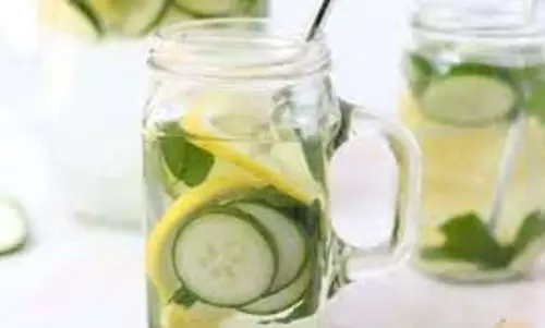 Cucumber Water: गर्मियों में पिएं खीरे का पानी, यहां जानें इसके कमाल के फायदे Cucumber Water: गर्मियों में पिएं खीरे का पानी, यहां जानें इसके कमाल के फायदे