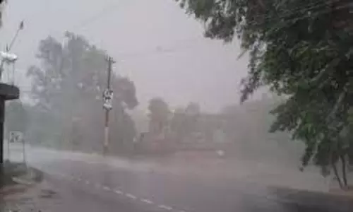 Jammu-Kashmir: भारी तूफान और बारिश ने मचाई तबाही, लाखों का नुकसान