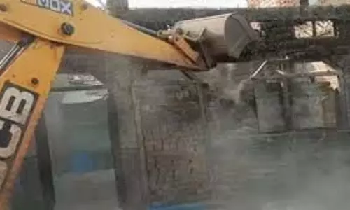 MCD ने रोहिणी जोन में अवैध जींस रंगाई इकाइयों, प्लास्टिक गोदामों को सील किया