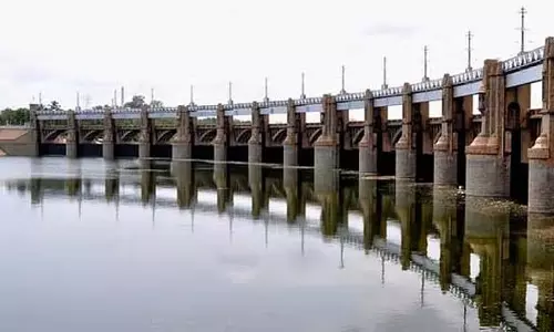 Tamil Nadu : मेट्टूर बांध में पानी का प्रवाह कम Tamil Nadu : मेट्टूर बांध में पानी का प्रवाह कम
