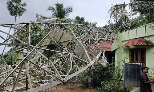 ईरानियल के पास तेज़ हवाओं के साथ भारी बारिश: सेल फ़ोन टावर गिरा, घर को नुकसान पहुंचा ईरानियल के पास तेज़ हवाओं के साथ भारी बारिश: सेल फ़ोन टावर गिरा, घर को नुकसान पहुंचा