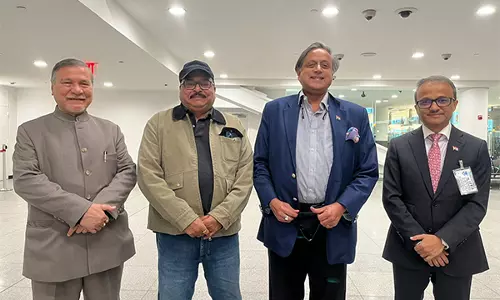 Shashi Tharoor के नेतृत्व में सर्वदलीय प्रतिनिधिमंडल के सदस्य अमेरिका पहुंचे Shashi Tharoor के नेतृत्व में सर्वदलीय प्रतिनिधिमंडल के सदस्य अमेरिका पहुंचे
