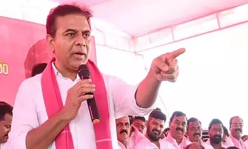 नेशनल हेराल्ड मामले में ED द्वारा रेवंत का नाम लिए जाने के बाद केटीआर ने उनके इस्तीफे की मांग की नेशनल हेराल्ड मामले में ED द्वारा रेवंत का नाम लिए जाने के बाद केटीआर ने उनके इस्तीफे की मांग की