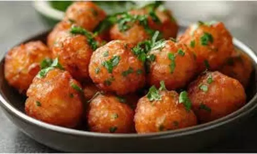 Crispy Tomato Pakora Recipe: इस रेसिपी से बनाएं स्वादिष्ट टमाटर के पकौड़े Crispy Tomato Pakora Recipe: इस रेसिपी से बनाएं स्वादिष्ट टमाटर के पकौड़े
