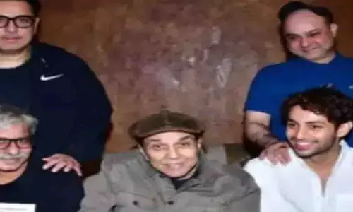 गांधी जयंती पर बनी युद्ध फिल्म ‘इक्कीस’ ने नायक की प्रशंसा को गलत तरीके से किया पेश गांधी जयंती पर बनी युद्ध फिल्म ‘इक्कीस’ ने नायक की प्रशंसा को गलत तरीके से किया पेश