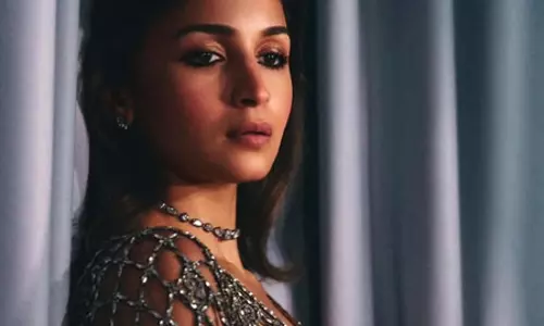 आलिया भट्ट के हैप्पी सनी डे लुक पर फिदा करण जौहर, जोया अख्तर ने भी किया कमेंट