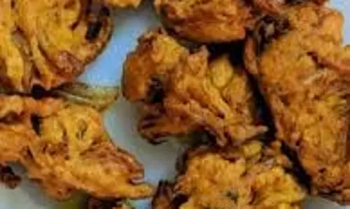 Recipe :घर पर बनाएं ये लजीज ज्वार के पकोड़े, जानिए इसे पकाने की विधि Recipe :घर पर बनाएं ये लजीज ज्वार के पकोड़े, जानिए इसे पकाने की विधि