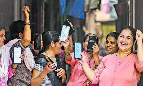 Ladki Bahin: आदिवासी विभाग से 335 करोड़ रुपये डायवर्ट