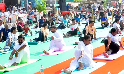 Andhra: योग दिवस की सफलता के लिए औद्योगिक क्षेत्र का सहयोग मांगा गया Andhra: योग दिवस की सफलता के लिए औद्योगिक क्षेत्र का सहयोग मांगा गया
