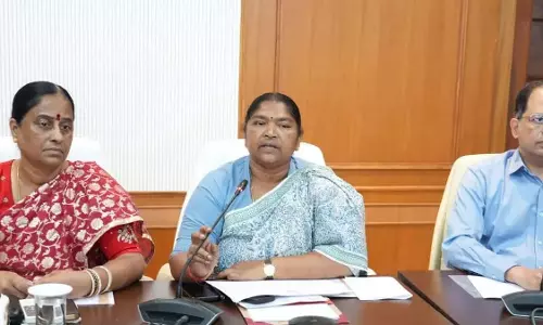 मंत्रियों ने समीक्षा बैठक की अध्यक्षता की