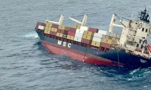 कोच्चि तट पर लाइबेरियाई जहाज डूबा, भारतीय तटरक्षक बल अलर्ट पर कोच्चि तट पर लाइबेरियाई जहाज डूबा, भारतीय तटरक्षक बल अलर्ट पर
