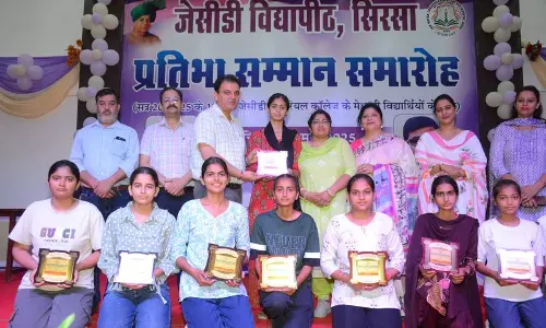 JCD विद्यापीठ ने विद्यार्थियों, शिक्षकों एवं अभिभावकों को किया सम्मानित