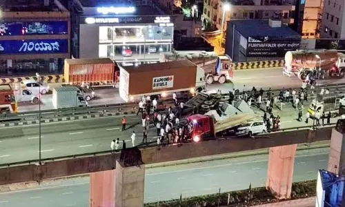 कोडिगेहल्ली फ्लाईओवर रोड पर सीरियल दुर्घटना: लॉरी चालक की मौत