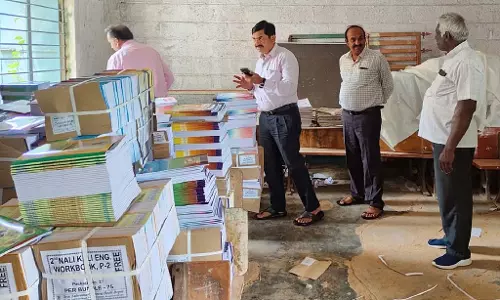 Karnataka : कोलार जिले में 75% पाठ्य पुस्तकें वितरित की गई Karnataka : कोलार जिले में 75% पाठ्य पुस्तकें वितरित की गई