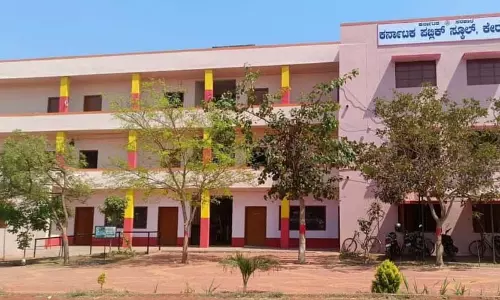 Chikkodi : एक सौ साल पुराने स्कूल को पुनर्जीवित किया गया