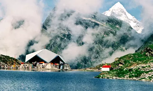 Hemkund sahib के कपाट विधिवत खुले, श्रद्धालुओं की उमड़ी भीड़