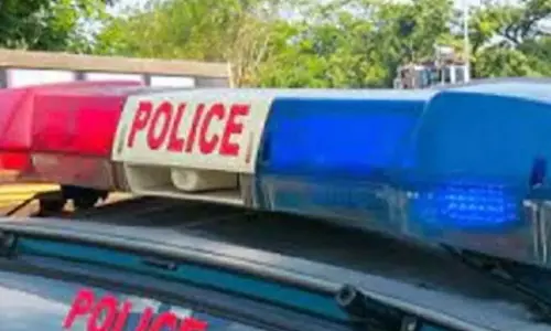 Police ने मॉल की पार्किंग में अवैध हुक्का लाउंज का भंडाफोड़ किया Police ने मॉल की पार्किंग में अवैध हुक्का लाउंज का भंडाफोड़ किया