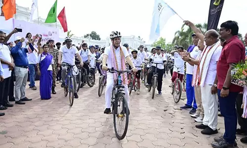 Tripura राज्यपाल ने स्वस्थ जीवनशैली को बढ़ावा देने के लिए संडे ऑन साइकिल में हिस्सा लिया Tripura राज्यपाल ने स्वस्थ जीवनशैली को बढ़ावा देने के लिए संडे ऑन साइकिल में हिस्सा लिया