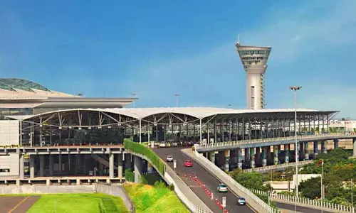 नई दिल्ली में मौसम की खराबी के कारण हैदराबाद स्थित RGIA के लिए घरेलू उड़ानों में देरी नई दिल्ली में मौसम की खराबी के कारण हैदराबाद स्थित RGIA के लिए घरेलू उड़ानों में देरी