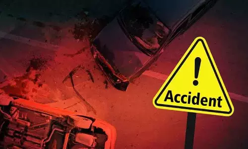 तेज रफ्तार ट्रक ने Police वाहनों को टक्कर मारी, हेड कांस्टेबल की मौत और दो अन्य घायल