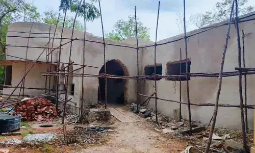 Osmania University के शिक्षकों ने आदि ध्वनि ट्रस्ट को प्रोफेसर क्वार्टर पट्टे पर देने पर आपत्ति जताई Osmania University के शिक्षकों ने आदि ध्वनि ट्रस्ट को प्रोफेसर क्वार्टर पट्टे पर देने पर आपत्ति जताई