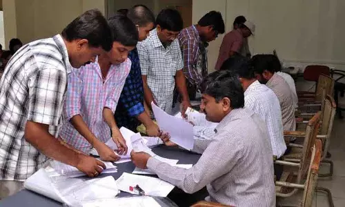 Telangana के निजी फार्मेसी कॉलेजों ने दाखिले का बहिष्कार करने की धमकी दी Telangana के निजी फार्मेसी कॉलेजों ने दाखिले का बहिष्कार करने की धमकी दी
