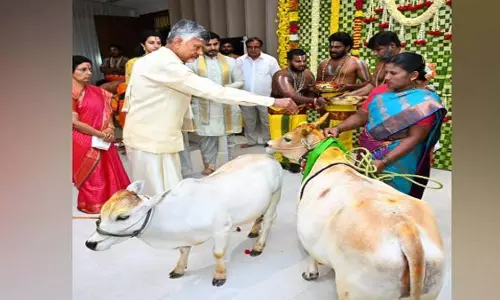 मुख्यमंत्री चंद्रबाबू नायडू और उनके परिवार ने कुप्पम में गृह प्रवेश किया
