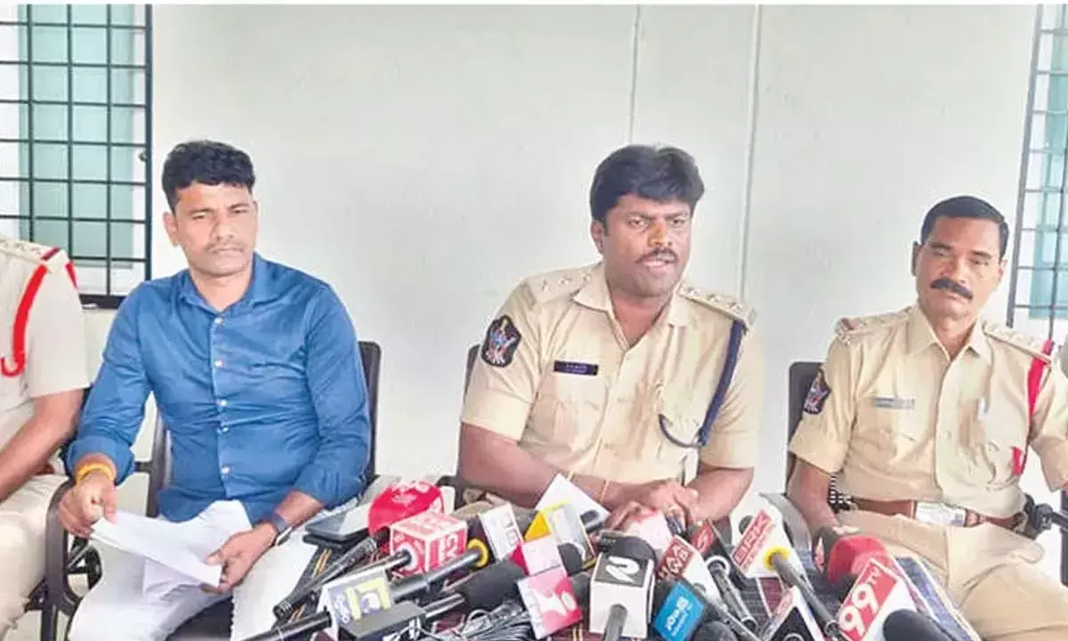 Andhra: एक साल बाद मुख्य आरोपी गिरफ्तार Andhra: एक साल बाद मुख्य आरोपी गिरफ्तार