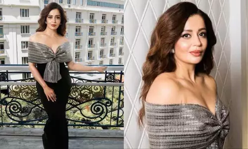 Cannes में नेहा का ग्लैमरस अंदाज़