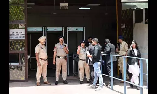 Chandigarh: HC में हड़कंप मचाने पर अब कानूनी ऐक्शन Chandigarh: HC में हड़कंप मचाने पर अब कानूनी ऐक्शन