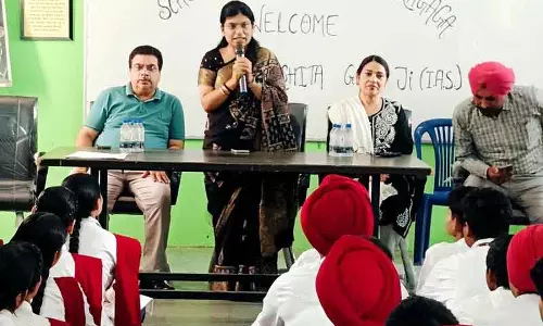 ADC Gupta ने लहरागागा के स्कूल ऑफ एमिनेंस में छात्रों को मार्गदर्शन दिया ADC Gupta ने लहरागागा के स्कूल ऑफ एमिनेंस में छात्रों को मार्गदर्शन दिया