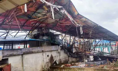 त्रासदी आ गयी है; कुन्नमकुलम क्षेत्र में तूफान से भारी नुकसान त्रासदी आ गयी है; कुन्नमकुलम क्षेत्र में तूफान से भारी नुकसान