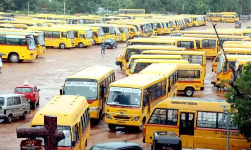 Kerala : स्कूल वाहनों का सुरक्षा निरीक्षण किया गया Kerala : स्कूल वाहनों का सुरक्षा निरीक्षण किया गया