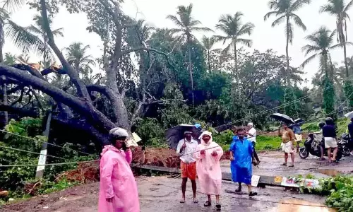 बारिश भारी है; आज और कल रेड अलर्ट बारिश भारी है; आज और कल रेड अलर्ट