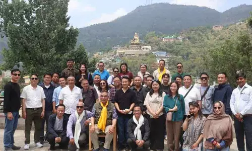 Himachal: रणनीतिक नेतृत्व दौरे पर भूटान का चुनाव प्रतिनिधिमंडल रिवालसर पहुंचा Himachal: रणनीतिक नेतृत्व दौरे पर भूटान का चुनाव प्रतिनिधिमंडल रिवालसर पहुंचा
