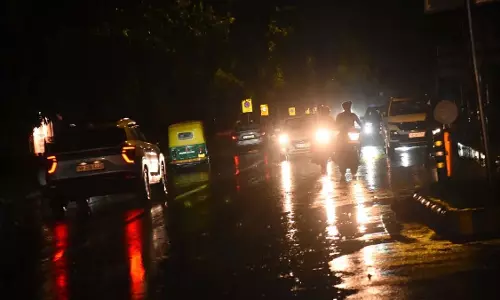 केरल में समय से पहले पहुंचा मानसून, बंगाल में आगमन अनिश्चित केरल में समय से पहले पहुंचा मानसून, बंगाल में आगमन अनिश्चित