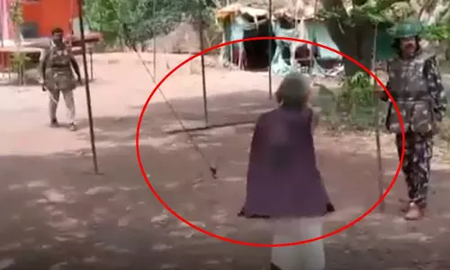 त्रिशूल से हमले का LIVE वीडियो, साधु का गुस्सा सातवें आसमान पर त्रिशूल से हमले का LIVE वीडियो, साधु का गुस्सा सातवें आसमान पर