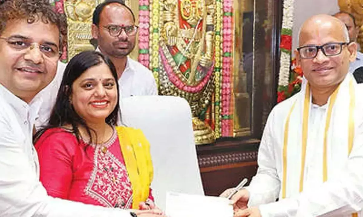 TTD आरोग्य वरप्रसादिनी को 10 लाख रुपये का दान TTD आरोग्य वरप्रसादिनी को 10 लाख रुपये का दान